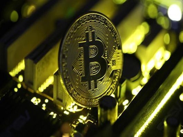 又一轮崩盘?比特币价格一周内狂跌28%