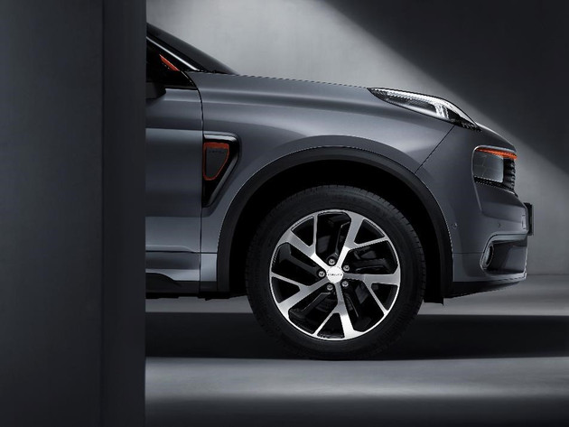 ���⣬���01�����滹����19�羵���׹���Ȧ�������Ӱ�ͳ�β��ʶҲ�������������泵�͵����ݡ�