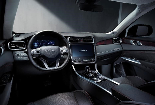 ���η��棬���01����������˺�/��ײɫ��ƣ�����ɫΪ��ɫ�������д����˺�ɫ���ߣ���ŵ桢��Ƥ�˶����εȴ���������Limited Edition������ʶ��