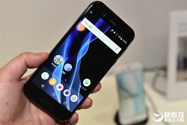 ��������835�콢AQUOS R���ͼ�ͣ�120Hz 2K��