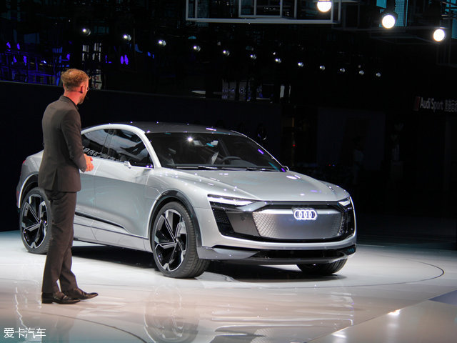 2017�Ϻ���չ���µ�e-tron�������