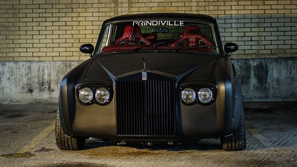 英女王同款劳斯莱斯暴改:漂移怪兽