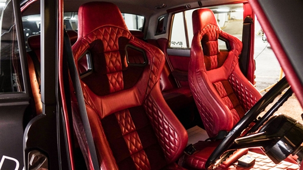 英女王同款劳斯莱斯暴改:漂移怪兽