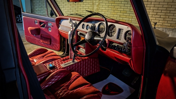 英女王同款劳斯莱斯暴改:漂移怪兽