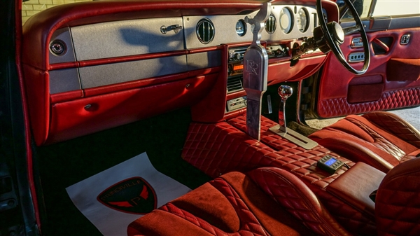 英女王同款劳斯莱斯暴改:漂移怪兽