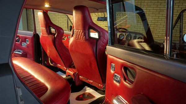 英女王同款劳斯莱斯暴改:漂移怪兽