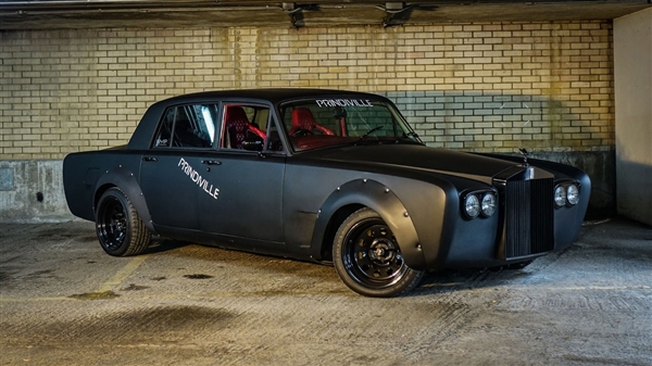 英女王同款劳斯莱斯暴改:漂移怪兽