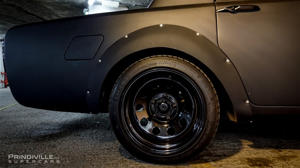 英女王同款劳斯莱斯暴改:漂移怪兽