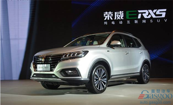 ��۷��棬����ERX5��RX5���ǻ�����������SSA+ƽ̨���������ߵ����ͼ�Ϊ���ơ�ǰ�������������RX5��ERX5�Ľ�����դ�������ͬʱ��Ϊ����Դ���ͣ�ERX5��ǰ�����ڳ��ʱ�������ǳ��ɫ�����ơ������ߴ���RX5����һ�£������߷ֱ�Ϊ4554*1855*1719���ף����Ϊ2700���ס��ڳ�����࣬ERX5��������е�����Դ��ʶ��