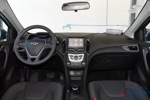 ���η��棬������5e���β��ּ�࣬��ɫ��Ϊ�����������������Ͱ泵�ͻ�������һ�£�T���п�̨����һ�鴥����ʾ�����������ֻ������ȹ��ܡ����⣬�³���ʹ������ťʽ��������������Ͱ泵���ϵĵ��˻���������ȥ���߿Ƽ��С�