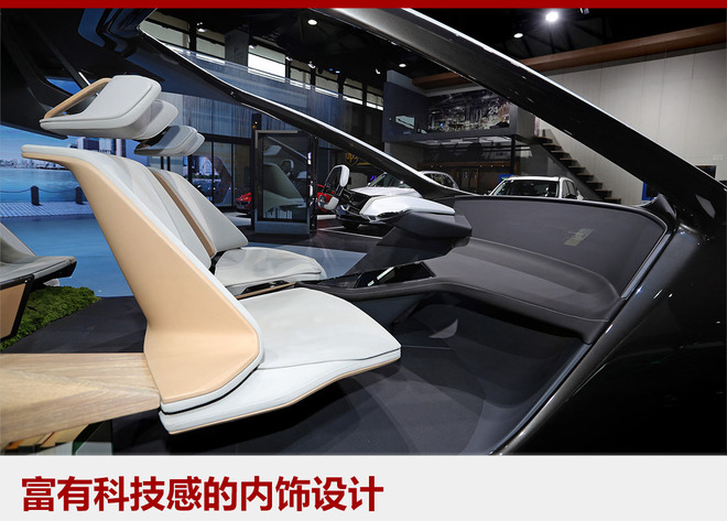 BMW i未来概念座舱拥有简约、明快的设计,为乘客带来家一般的感觉,打造一个数字化的私人移动生活空间。同时驾驶者可通过横贯仪表台和整合全部显示功能的超大中央显示屏幕与车辆进行信息互动。当实现自动驾驶和高度互联时,驾驶者和乘坐者都将获得大量可支配时间,用于车内的休息、办公或娱乐。