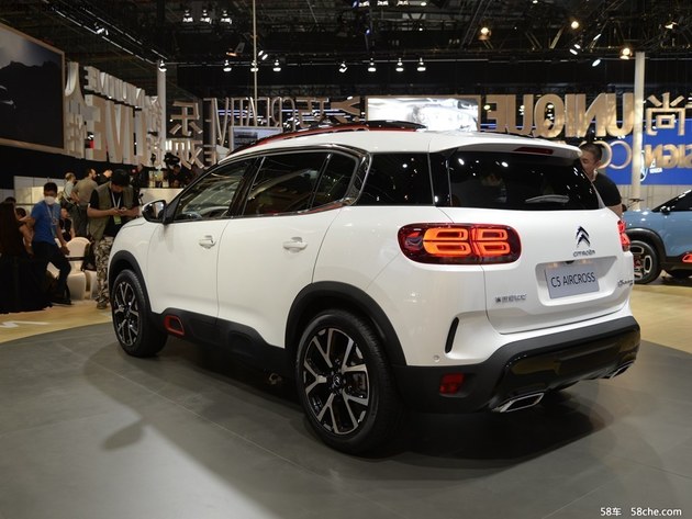 �³�������2017�Ϻ���չ����ʽ���ࡣ�������������������泵���ǻ��ڴ�ǰ��2015�Ϻ���չ������ѩ����AirCross������д���ģ�ǰ��ʮ������ǰ�������ص���������복����Ϊһ�壬�����ʮ��ǿ�ҡ�