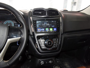 ���η��棬�ó��п�̨������ú�ɫ���ʸ��ǣ�������Ϊ��/��˫ɫ��Ʋ��������θ��ƣ�Ӫ����Ƚ����ʵ����θ��ܡ��³��䱸������ʽ�๦�ܷ����̡���ߴ��п�����Բ�οյ�����ڵȣ���Ʒ��ƫ���ữ��