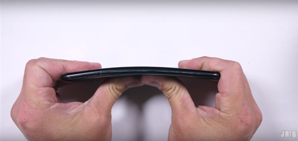 HTC U11耐用性测试:最易弯的旗舰