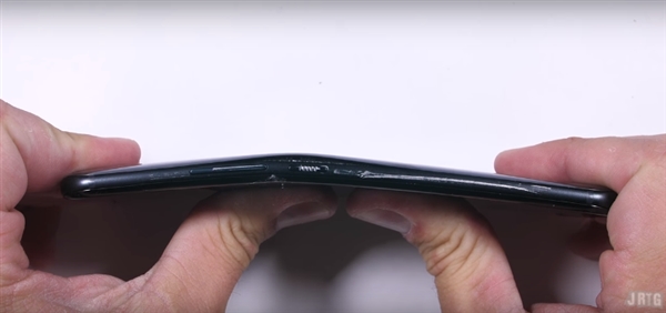 HTC U11耐用性测试:最易弯的旗舰