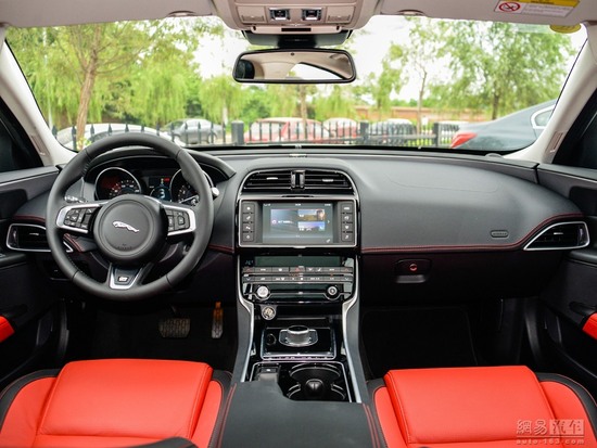 捷豹XE 2017款 2.0T I4 200PS XE R-SPORT