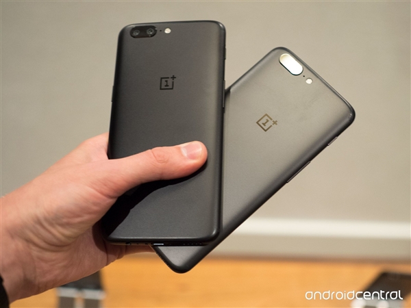 ��ʻ���ֻ���Σ�һ��5��������ɫ����Һ���ҹ��