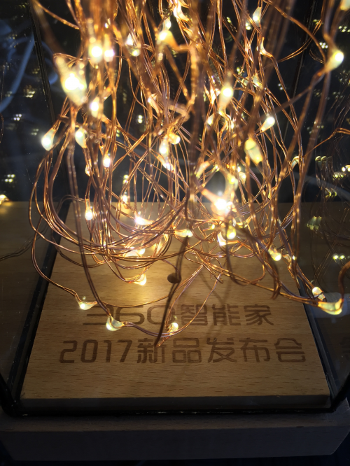 360��ȫ·���Ŷӵķ��������뺯�����뺯��е�logo��ʾ360���ܹܼң��ɴ˿����ƶϣ��˴η����Ĳ�Ʒ���ܲ���·������������յ�ƣ�����ң�����������˴ν������Ҿ����ܵ����Ʒ�����⣬һ�ѻ�е����Կ��Ҳ�ǳ����£��Ƿ���Կ���360�˴ν��������ܵƵ���������ţ�