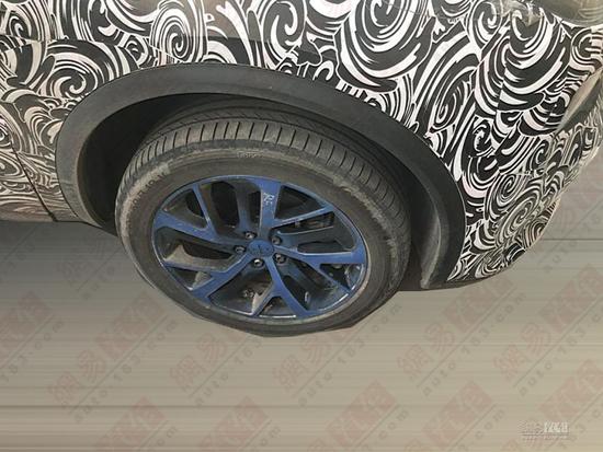 明年春季上市 领克01混动版车型谍照曝光